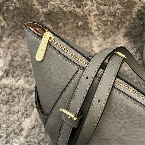 Michael Kors Purse - Picture 7 of 8